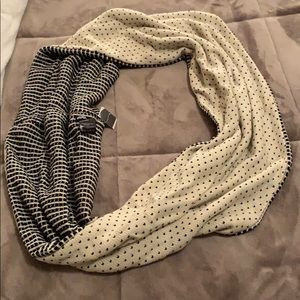 Reversible infinity scarf